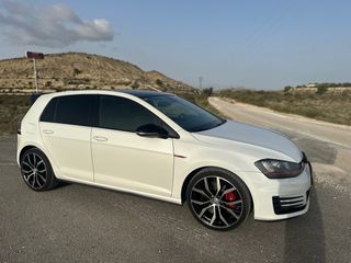 Volkswagen Golf gti 7 performance..