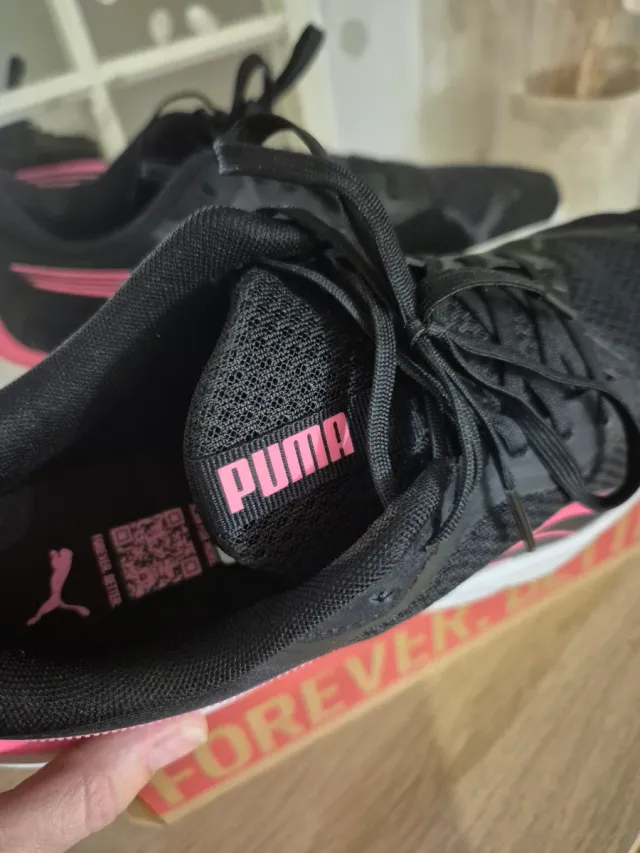 Zapatillas Puma Negras y Rosas