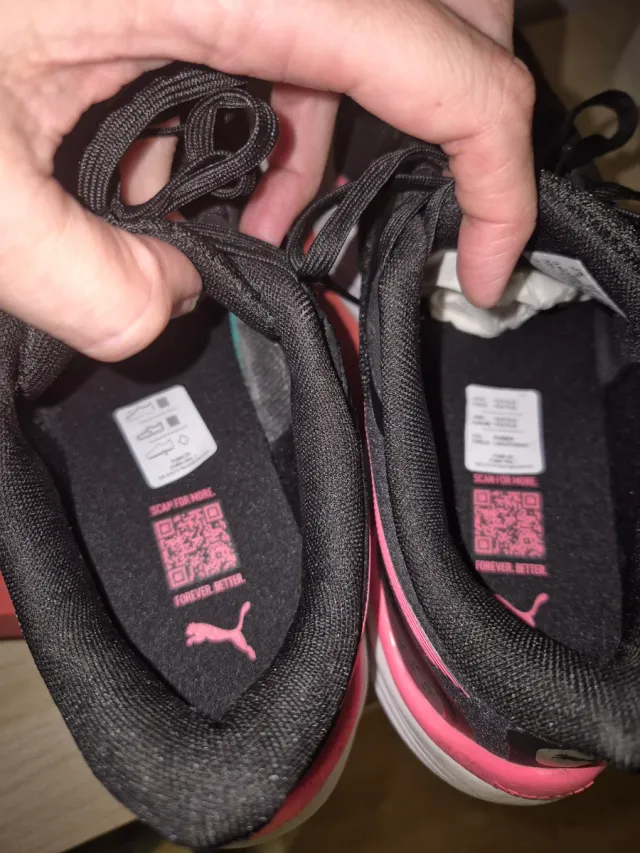 Zapatillas Puma Negras y Rosas