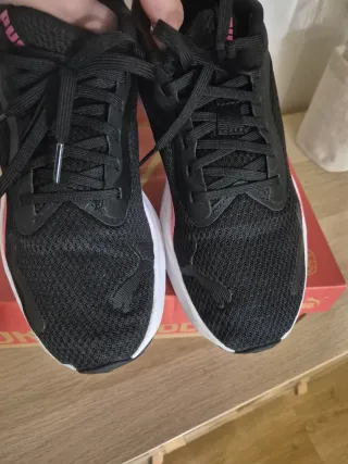 Zapatillas Puma Negras y Rosas