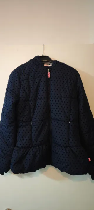 Cazadora azul con corazones