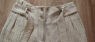 Pantalones beige  con cinturón