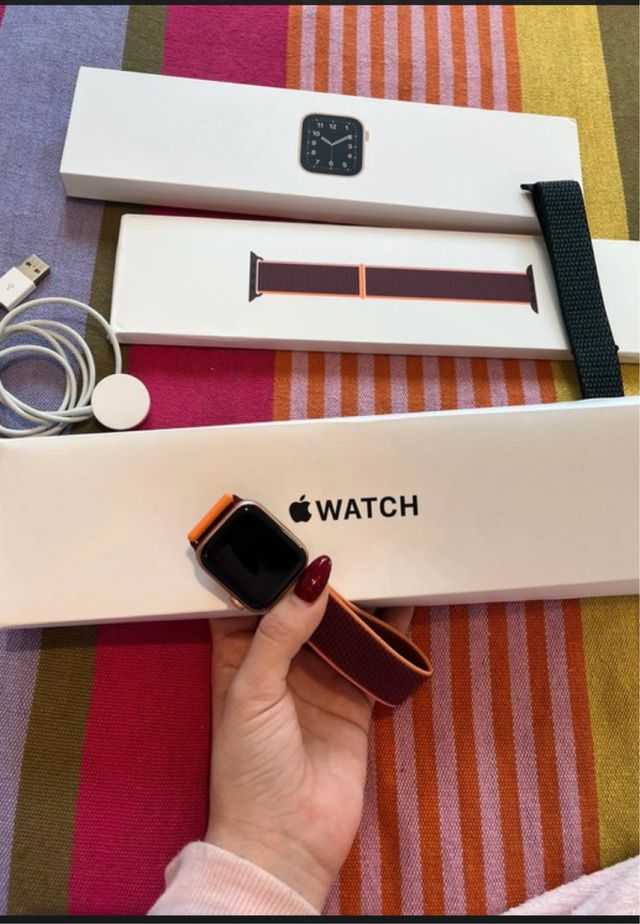 Apple Watch SE in oro rosa, nuovo e mai usato