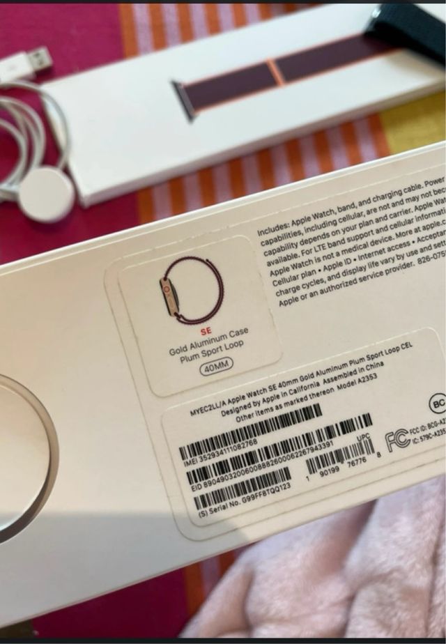 Apple Watch SE in oro rosa, nuovo e mai usato
