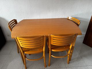 Mesa extensible madera y 4 sillas