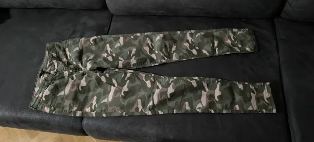 Pantalón camuflaje chica talla 16