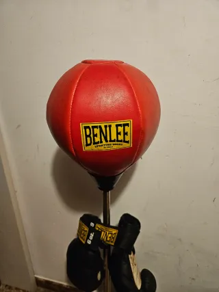 Punching ball Benlee con guantes boxeo
