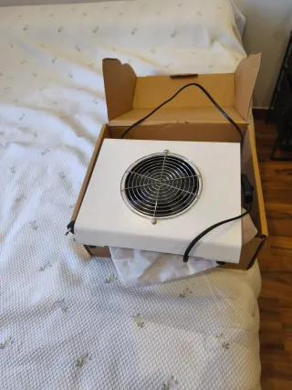 Aspirador de uñas blanco