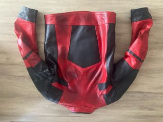 Chaqueta Moto Deadpool Roja y Negra