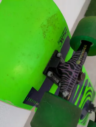 Skate verde JART, ejes Thunder