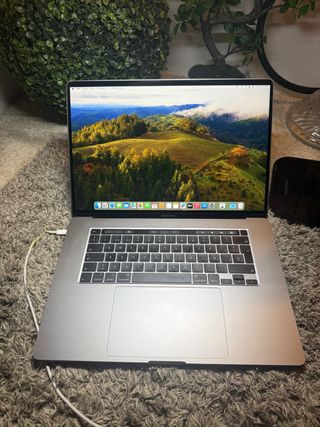 MacBook Pro 16” 2019 Plata