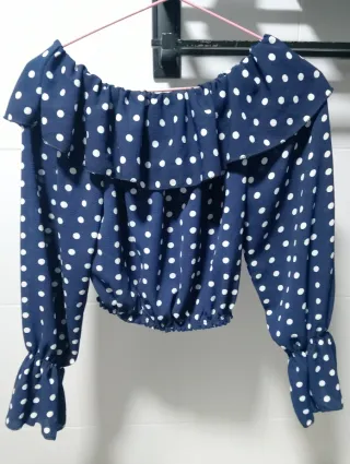 Blusa corta lunares volantes manga larga