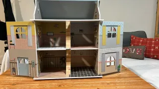 Casa de muñecas de madera