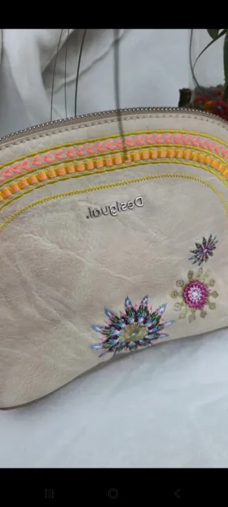 Bolso Desigual Beige con Bordados