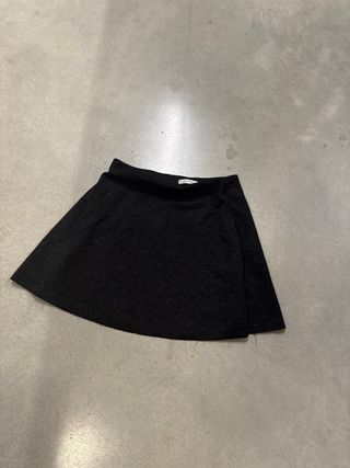 Falda Zara gris oscuro