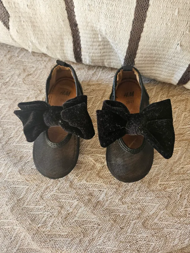 Merceditas bebé lazo negro H&M