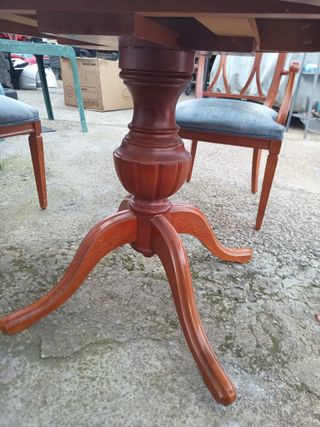 Mesa redonda madera con 4 sillas