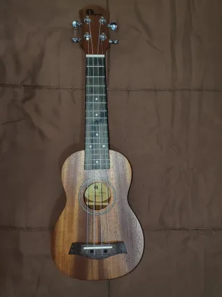 Ukelele 1 by one con afinador y cejilla