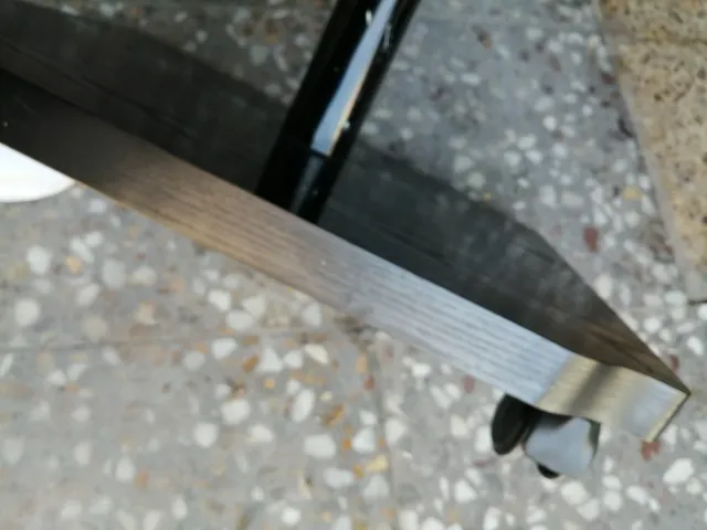 Mesa TV negra extensible