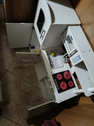 Cucina giocattolo in legno