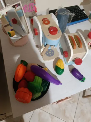 Cucina giocattolo in legno