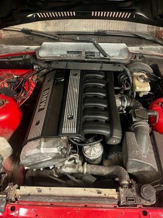 bmw 320i. motor 325i