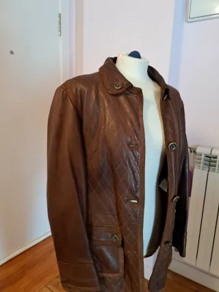 Chaqueta acolchada de cuero marrón