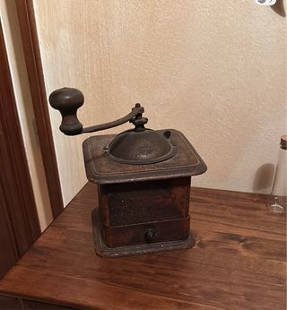 Macinacaffè manuale d'epoca