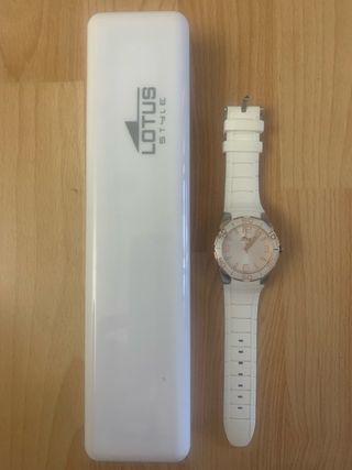 Reloj Lotus Blanco y Dorado