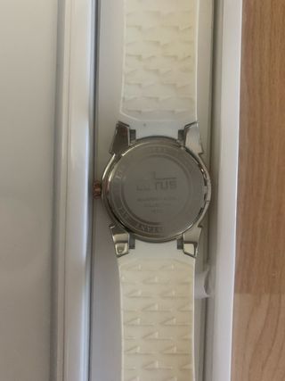 Reloj Lotus Blanco y Dorado