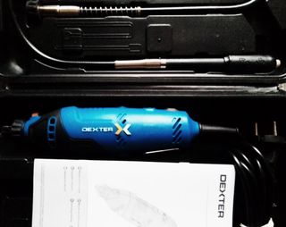 Máquina tipo Dremel con eje flexible.