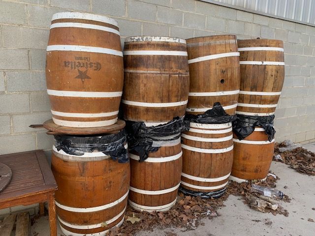 Pack 8 Barricas de Madera Estrella Damm