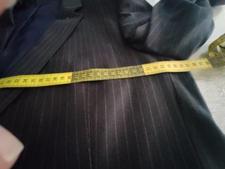 Traje de chaqueta gris oscuro