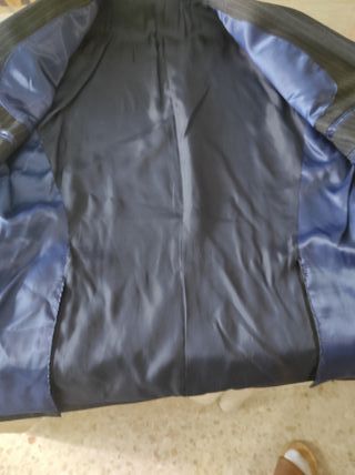 Traje de chaqueta gris oscuro