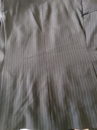 Traje de chaqueta gris oscuro