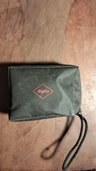Cámara Agfa Isoly 100 con funda e instrucciones