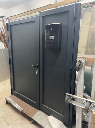 Cancelas 2 hojas RAL 7016TX 183 ancho x 190 alto