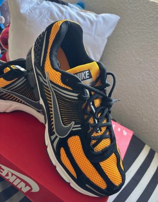 Nike Vomero 5 Negro Amarillo