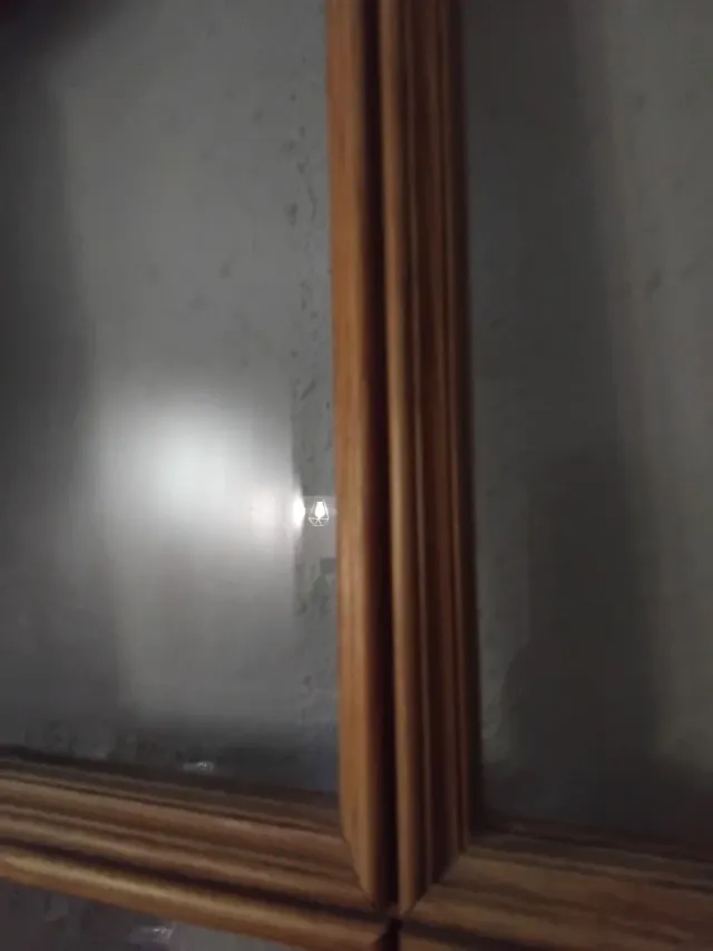 Puerta de madera con cristal