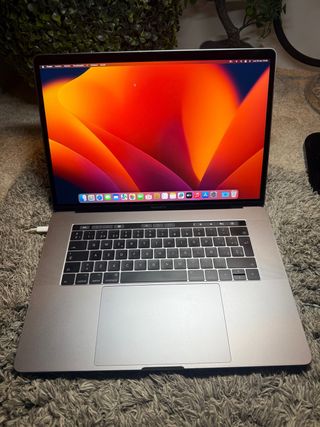 MacBook Pro Touch Bar Plata