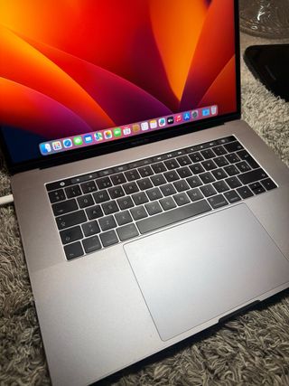 MacBook Pro Touch Bar Plata