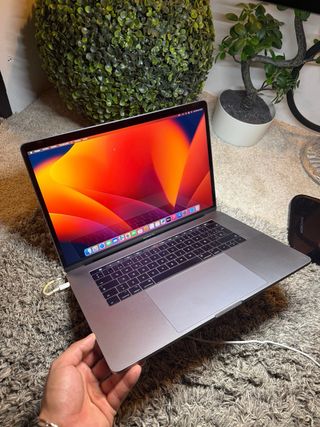 MacBook Pro Touch Bar Plata