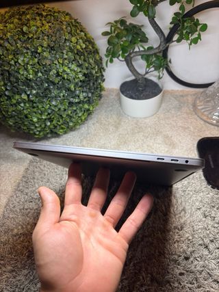 MacBook Pro Touch Bar Plata