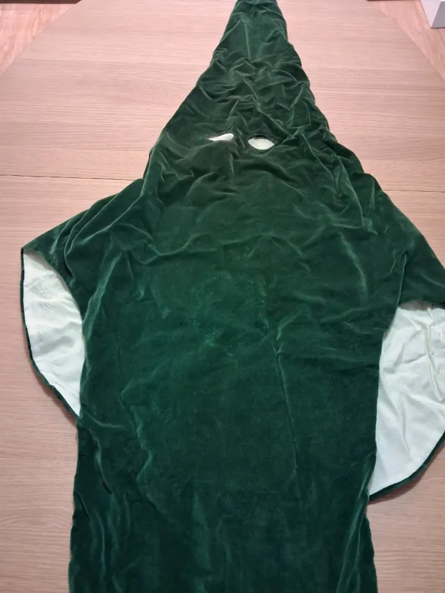 Capirote Nazareno y Escudo Cofradía