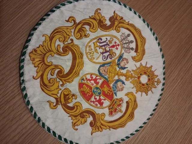 Capirote Nazareno y Escudo Cofradía