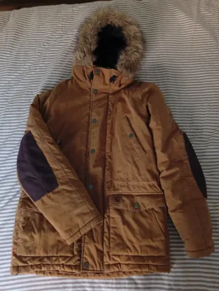 Abrigo Carhartt Marrón con Parches Morados