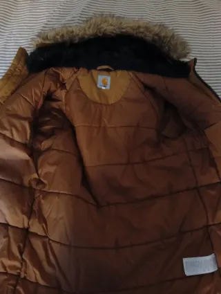 Abrigo Carhartt Marrón con Parches Morados