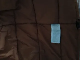 Abrigo Carhartt Marrón con Parches Morados