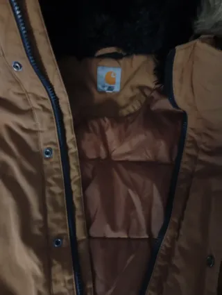 Abrigo Carhartt Marrón con Parches Morados