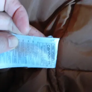 Abrigo Carhartt Marrón con Parches Morados